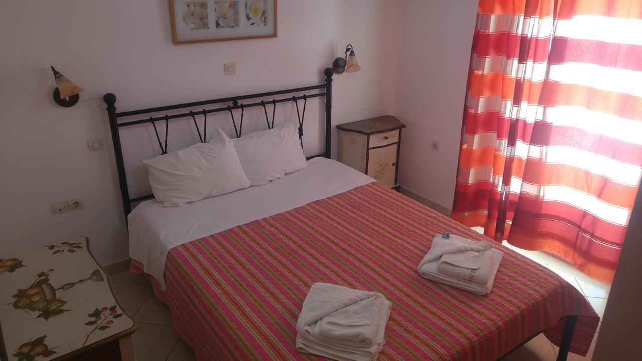 Kamares Apartments Εε Poros Town Exterior photo